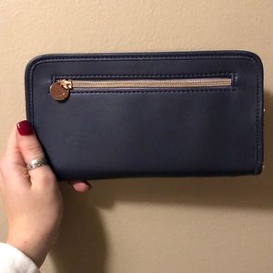 Travel wallet target